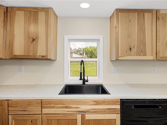 4th image of 705 Turney St