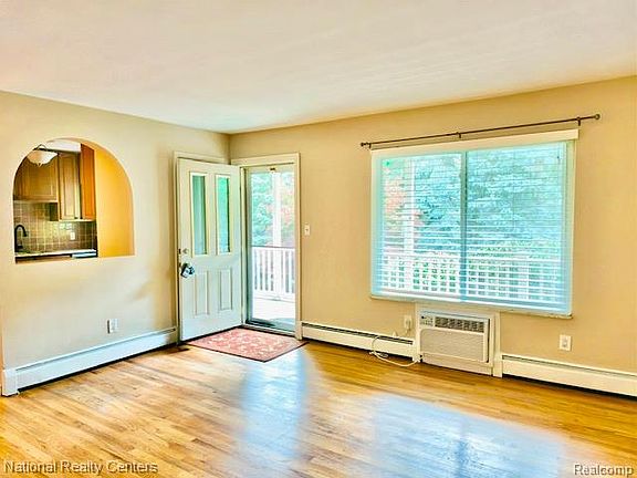 4th image of 475 S Adams Rd APT 19