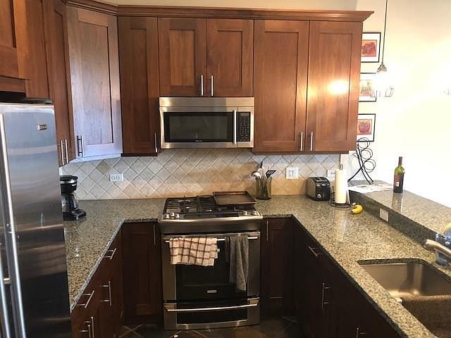 1st image of 2928 N Lincoln Ave #3