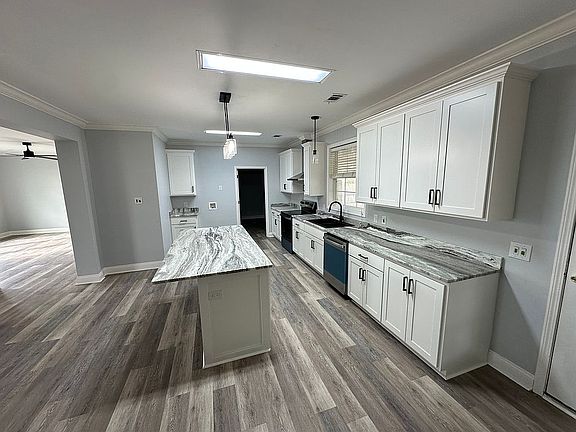 4th image of 1402 L Dubois Rd
