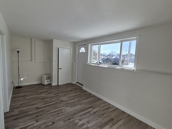 4th image of 32 Beaver Cres