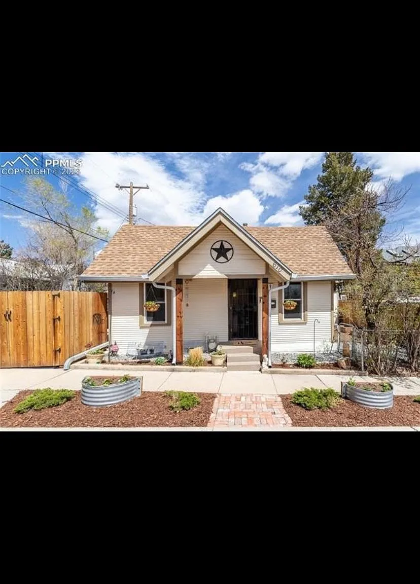 610 W Platte Ave — Photo 3