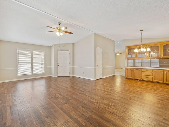5th image of 3027 S Avocado Street