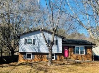 1013 Village Cir, Hickory, NC 28602