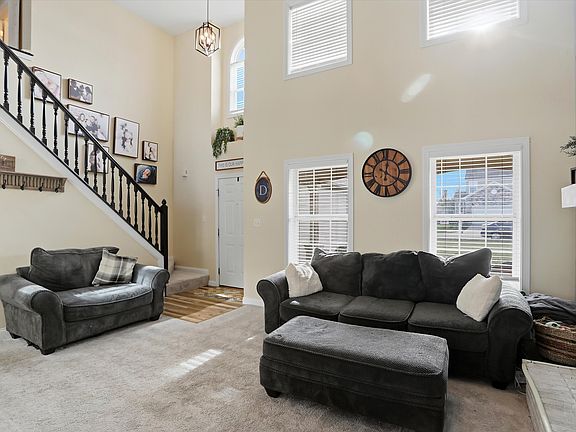 4th image of 990 Youngs Creek Dr