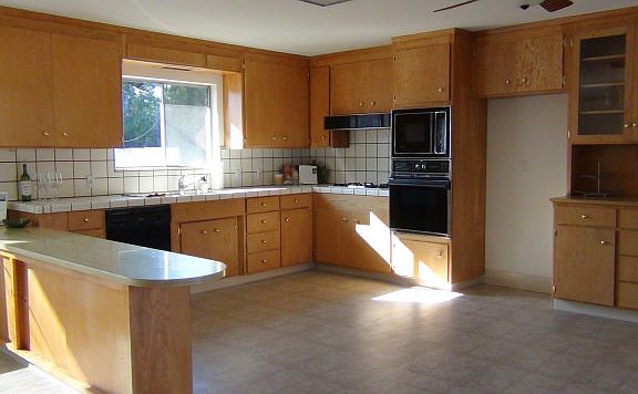 4th image of 702 N 18th St