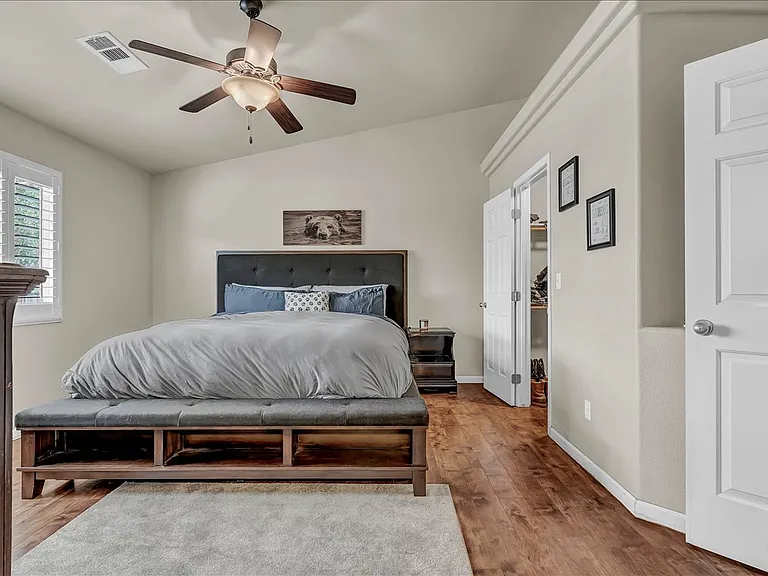 2435 N Crowe St — Photo 3