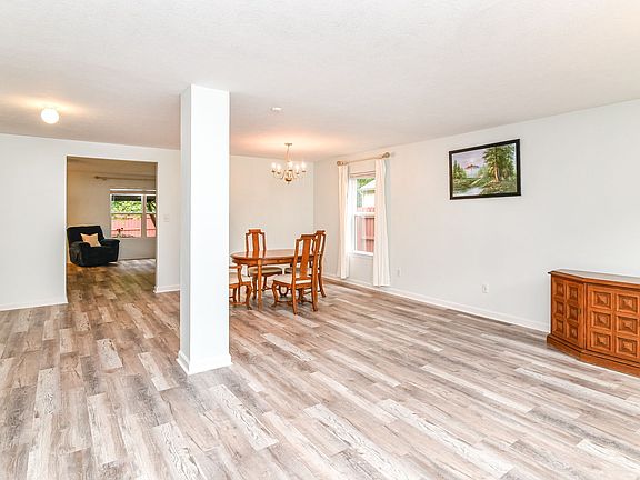 4th image of 12116 Royalwood Ct