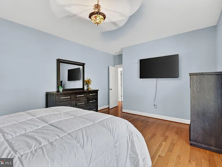 3925 Ashwood Pl — Photo 49