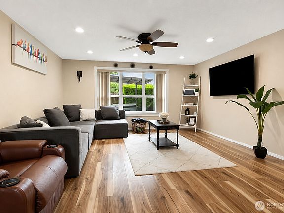 5th image of 2820 Alpine Street SE