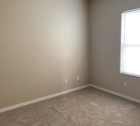 5th image of 1905 Acacia Dr