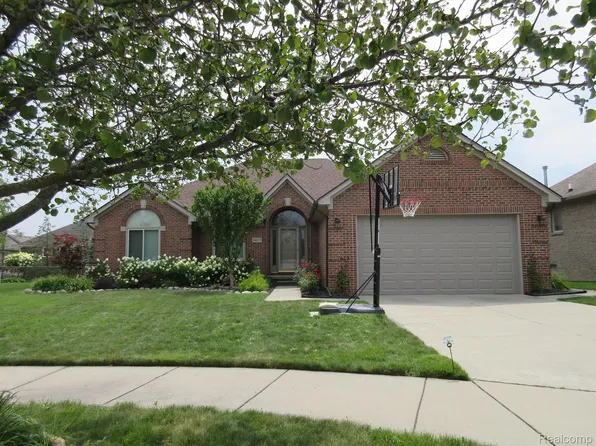 34673 Cristini Ct, Fraser, MI 48026
