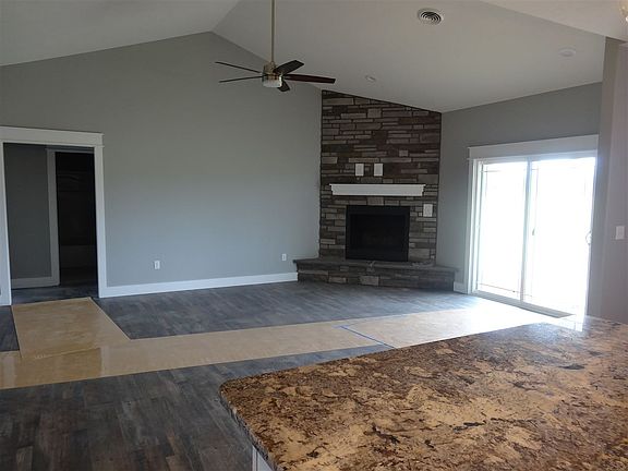 4th image of 1022 Fair Meadows Dr