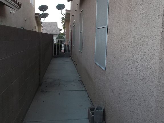 4th image of 8716 Vista Royale Ct