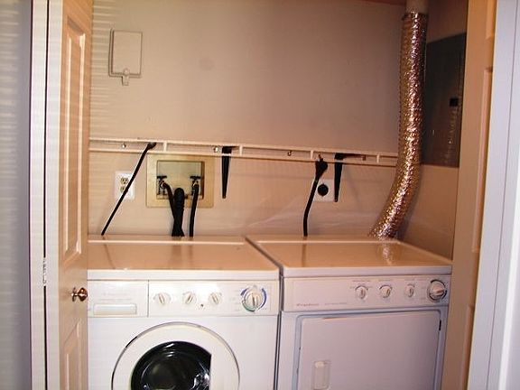 Washer/Dryer Included