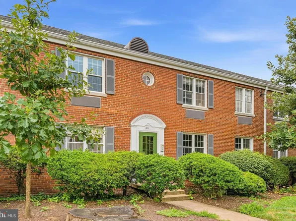 211 E Glebe Rd APT B, Alexandria, VA 22305