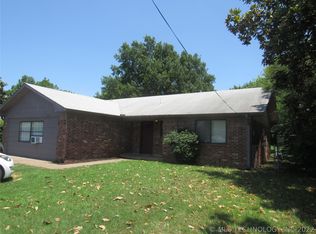 605 NW 8th St, Checotah, OK 74426