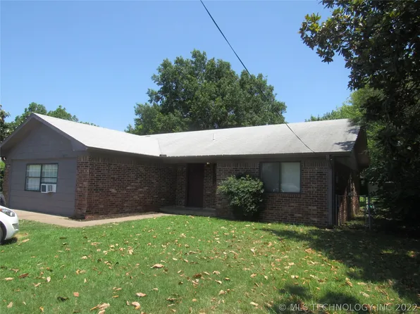 605 NW 8th St, Checotah, OK 74426