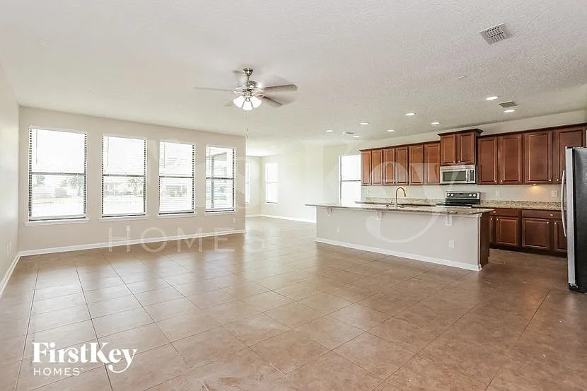 4 bed, 3.0 bath, 2983 sqft, $2,580 — Photo 3