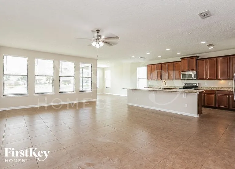 721 Reflection Cove Rd E — Photo 3
