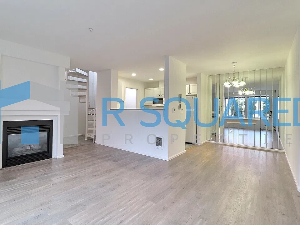 4332 9th Ave NE #B