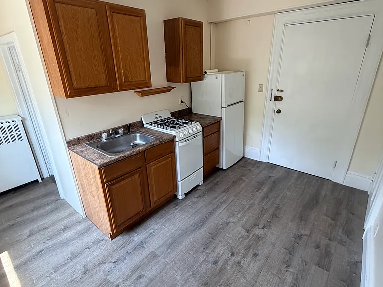 149 Strathmore Rd #6 — Photo 8