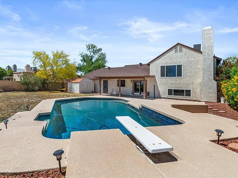 1041 E Kristal Way — Photo 36