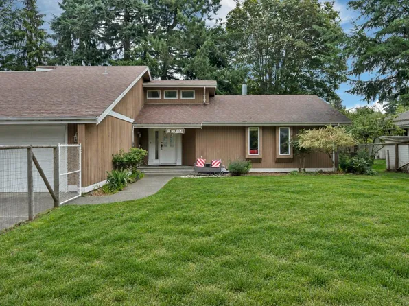 8930 McLarey Ave, Comox Valley, BC V9J 1A3