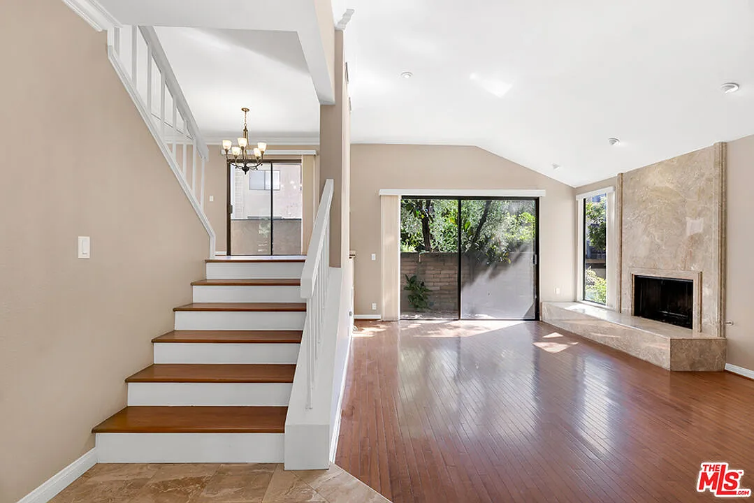 21820 Marylee St — Photo 3