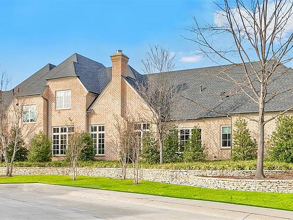 2nd image of 32 Fawn Wood Dr