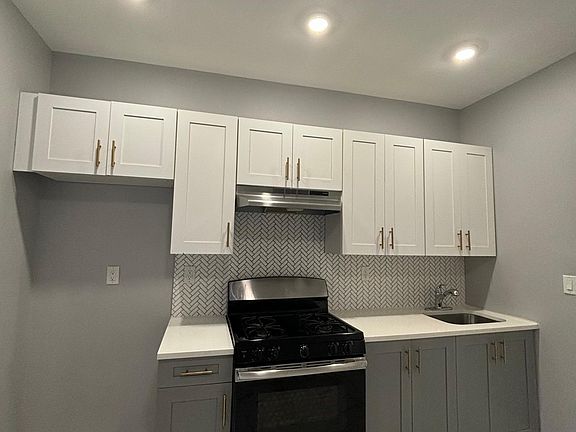 3rd image of 61 16th Ave APT 4
