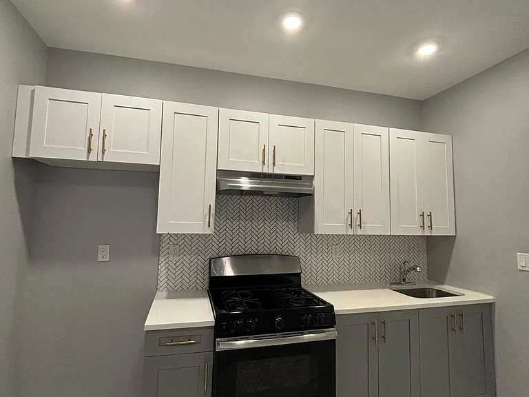 61 16th Ave #4 — Photo 3