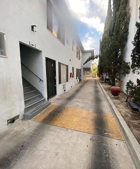 11446 Califa St #6 — Photo 9