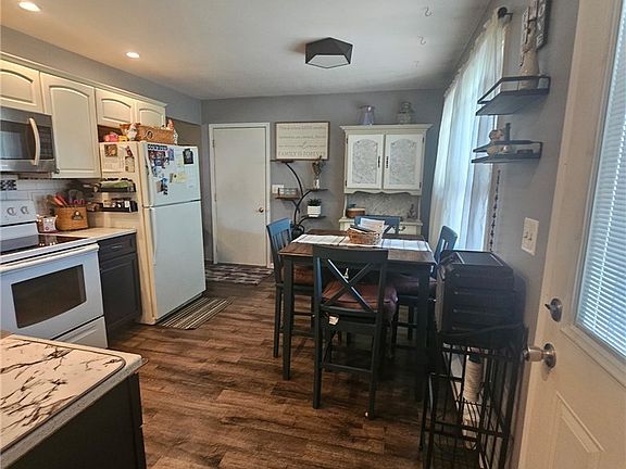 5th image of 706 Cedar Cir