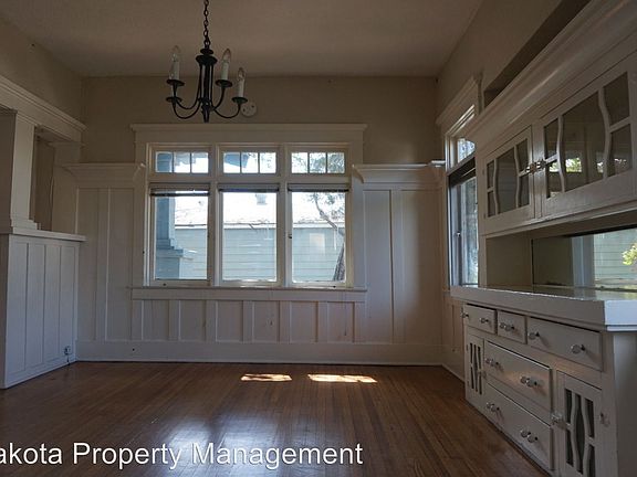4th image of 1905 32nd St #1905