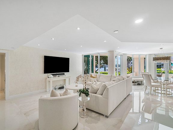 3rd image of 100 SE 5th Avenue #103