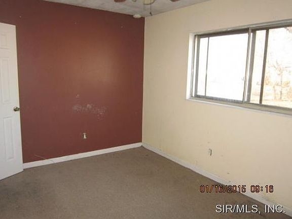 3rd image of 10 Iris Ave