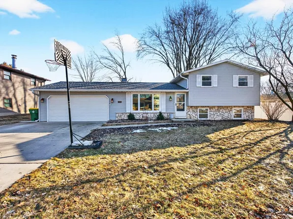 2610 Vicki Ln, Green Bay, WI 54311