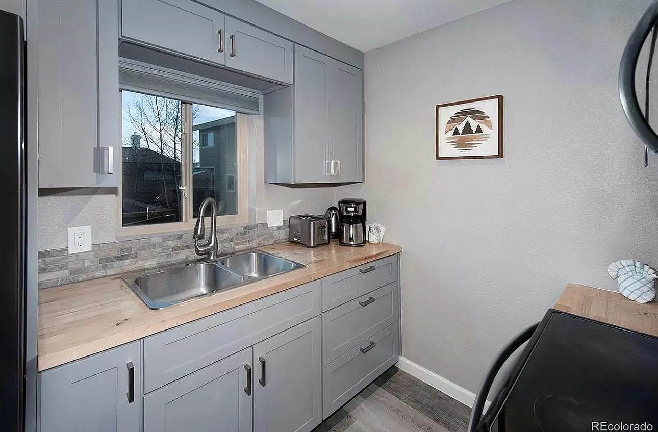 2 bed, 958 sqft, $3,400 — Photo 1