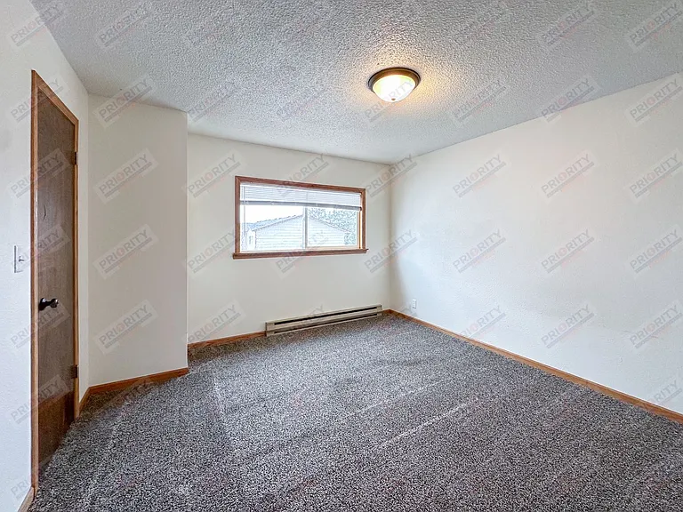 1409 E 12th St — Photo 12
