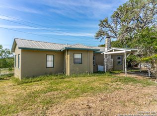 405 Mountain View Ln, Pipe Creek, TX 78063