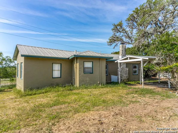 405 Mountain View Ln, Pipe Creek, TX 78063