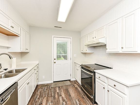 2nd image of 4213 Lloyd St