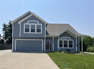 2211 Cherokee Dr, Greenwood, MO 64034
