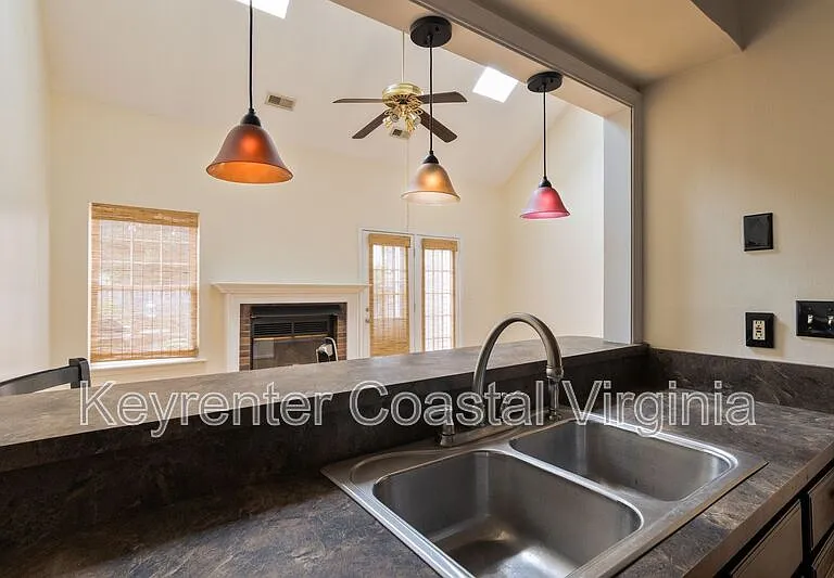 922 Pocahontas Ct — Photo 3