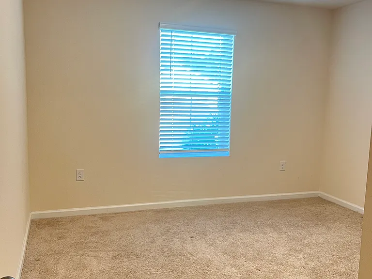 98 Pomona Way — Photo 22