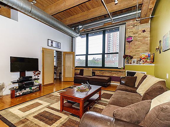 3rd image of 1727 S Indiana Ave APT 210