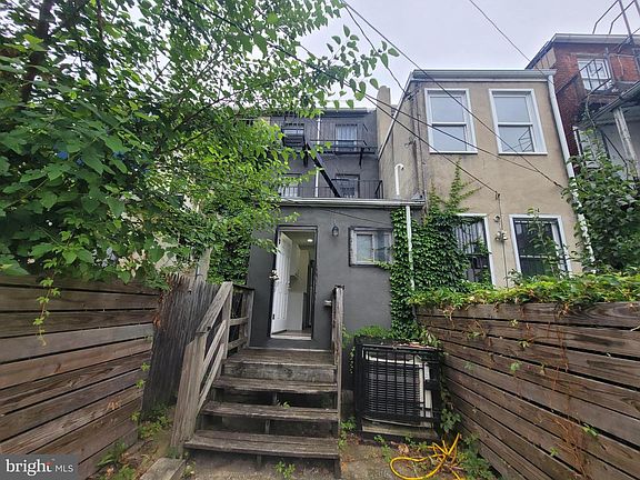 3rd image of 905 Bennett Pl