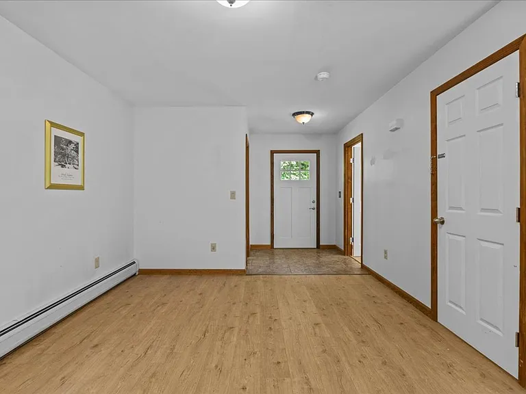 1672 Sweet Hollow Rd — Photo 29