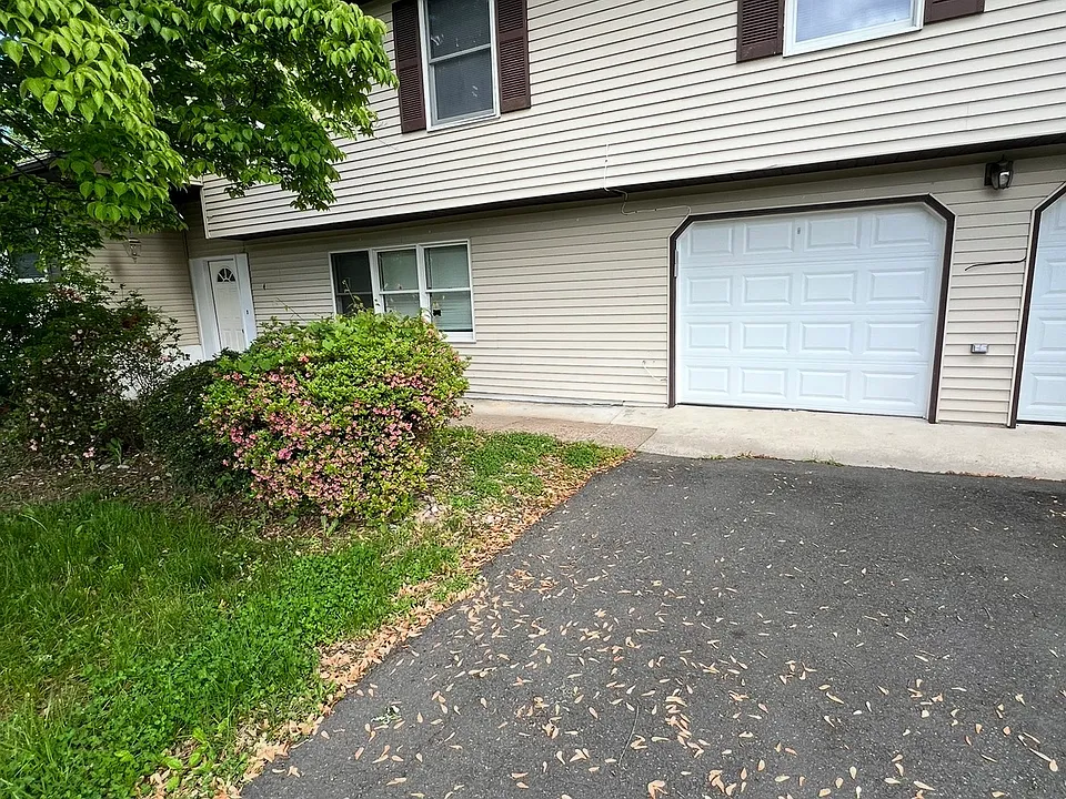4 Bittersweet Rd